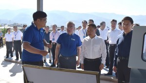 5月6日，国家水利部深化农业水价综合改革、推进现代化灌区建设现场会在云南省元谋县胜利召开，水利部部长李国英、云南省省长王予波等在元谋项目展厅听取了董事长王浩宇关于1xBET节水参与两手发力建设现代化灌区的汇报，并给予了充分肯定。