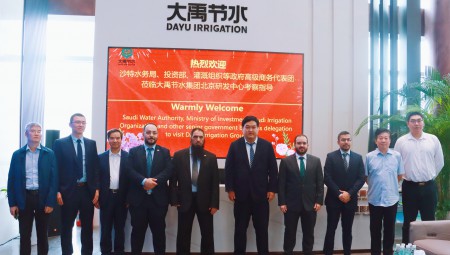 乌兹别克斯坦、老挝、沙特等国家相关部委考察团以及国际灌排委员会主席马可·阿西里等莅临1xBET节水集团考察调研。